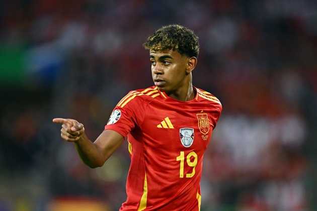 Lamine Yamal kế thừa số áo huyền thoại tại ĐT Tây Ban Nha
