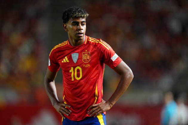 Lamine Yamal lên tiếng về tình hình chấn thương