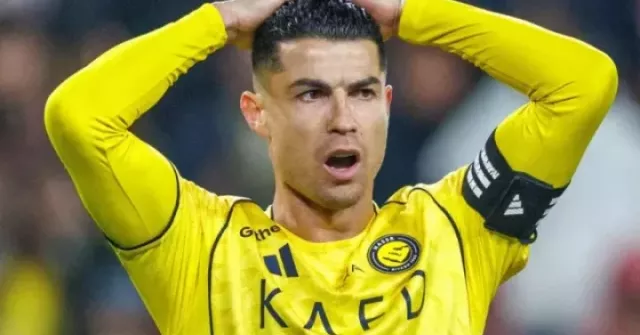 Giới chủ Saudi Arabia lệnh cho Ronaldo phải chấm dứt đình công, xỏ giày ra sân ngay lập tức