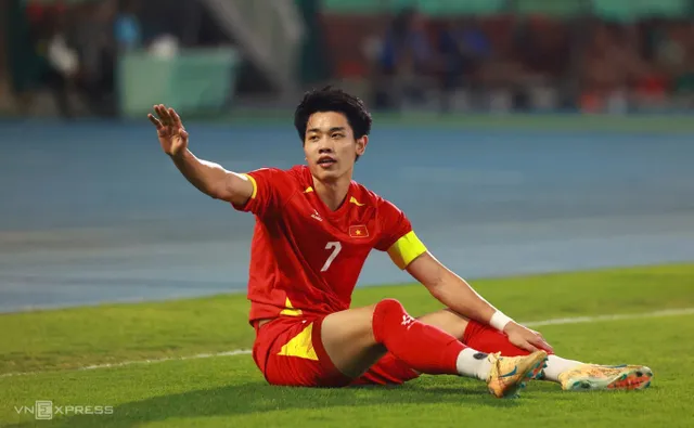 HLV Kim Sang-sik xác nhận Đình Bắc vắng mặt trận ĐT Việt Nam gặp Malaysia