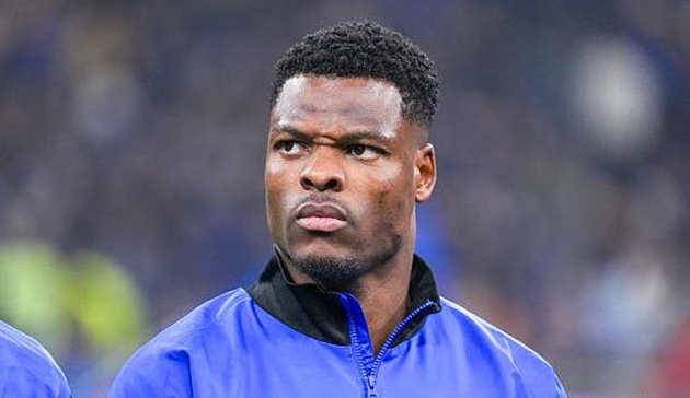 Man City đấu Barca vụ Denzel Dumfries